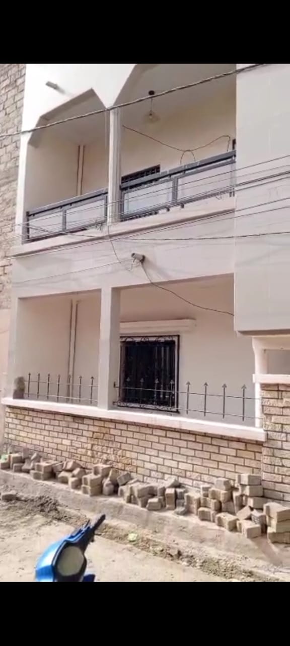 Villa R+1 à vendre à Zac Mbao